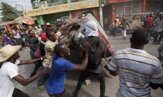 Αϊτή: Ένας κυανόκρανος νεκρός κατά τη διάρκεια επεισοδίων