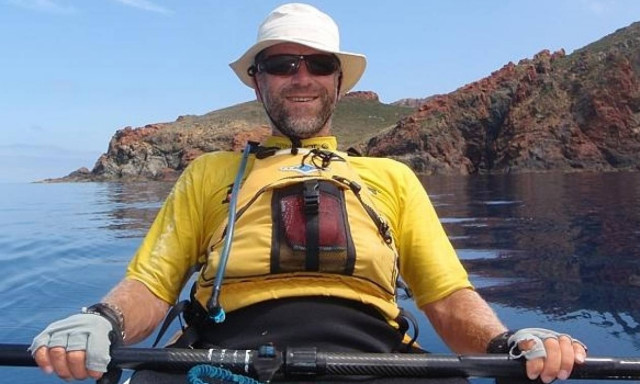 Ακτιβιστής έκανε τον περίπλου της Μεσογείου για τα παιδιά της Συρίας (photos)