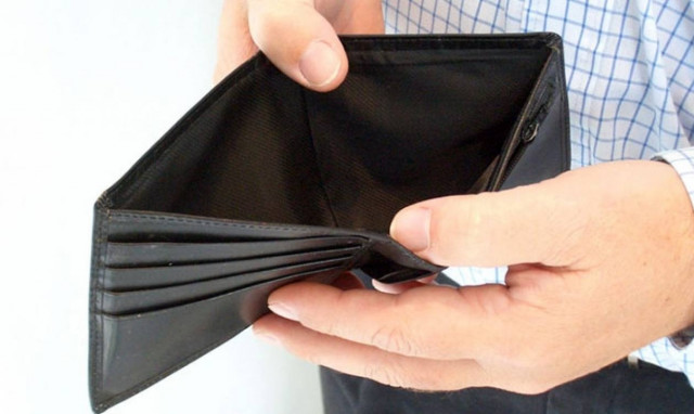 Οι «έχοντες» στο απυρόβλητο και οι φτωχοί στον Καιάδα...