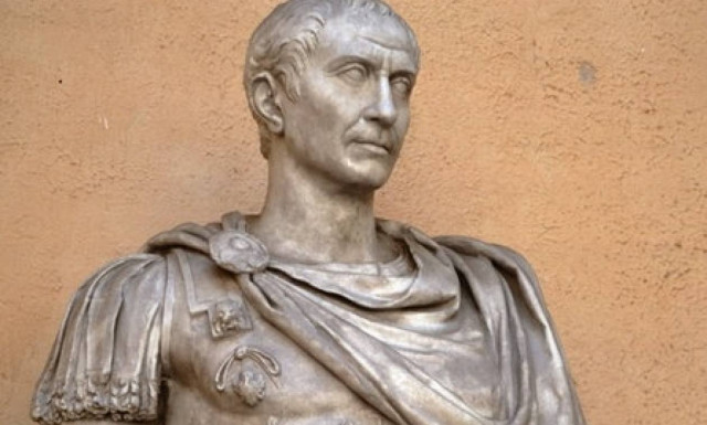 Ο Ιούλιος Καίσαρας και τα πολλαπλά μικρά εγκεφαλικά του