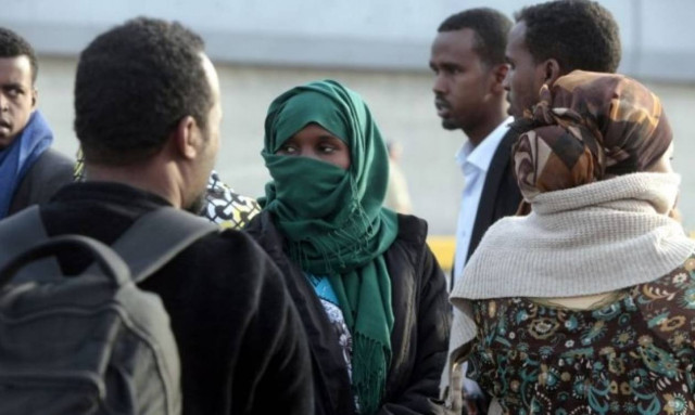 Στον Πειραιά έφτασαν την Τετάρτη (15/4) 250 ακόμα μετανάστες (Video)