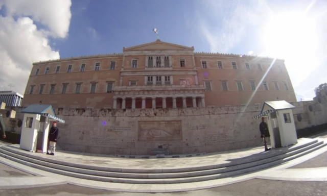 Κόντρα κυβέρνησης – αντιπολίτευσης για τον κατώτατο μισθό