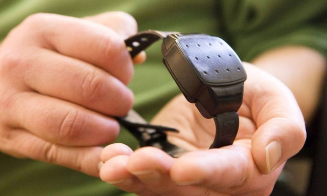 Βουλή: Κατ' οίκον, με «βραχιολάκι» οι ισοβίτες με αναπηρία πάνω από 80%