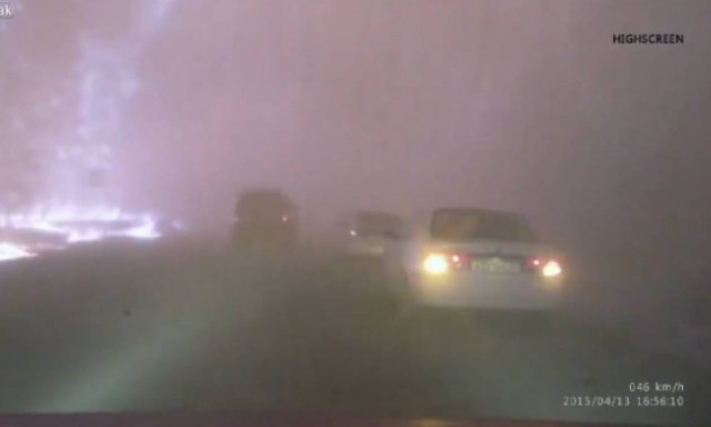 Ρωσία: Δεκάδες αυτοκίνητα παγιδευμένα στις φλόγες (video)