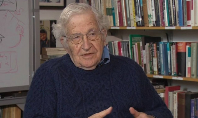 Τσόμσκι: Να διαγραφεί το ελληνικό χρέος όπως διαγράφηκε το γερμανικό το 1953