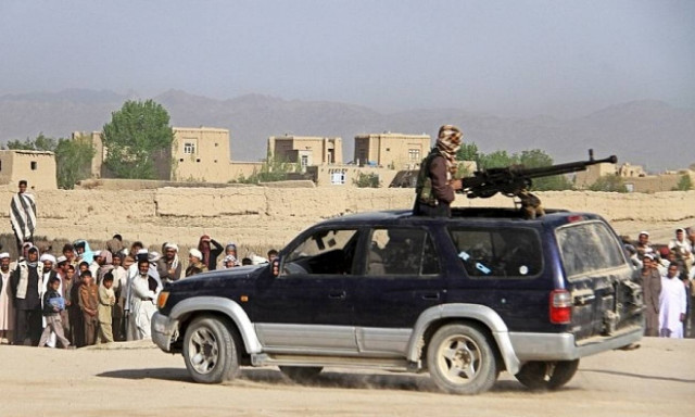 Ταλιμπάν εκτελούν εν ψυχρώ και μπροστά σε πλήθος τρεις άνδρες (pics)