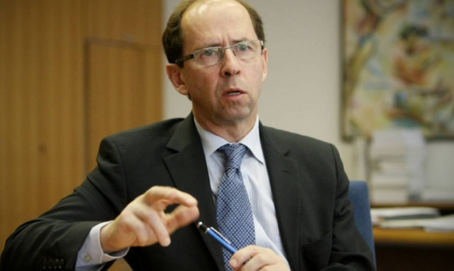 Σλοβενία: Η Ελλάδα χρησιμοποιεί τα πακέτα βοήθειας για να δώσει αυξήσεις