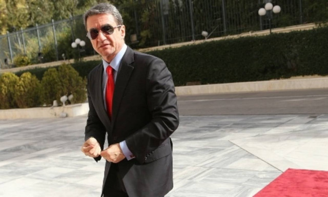 Λοβέρδος: Κλόουν που παριστάνει τον υπουργό ο Βαρουφάκης (video)