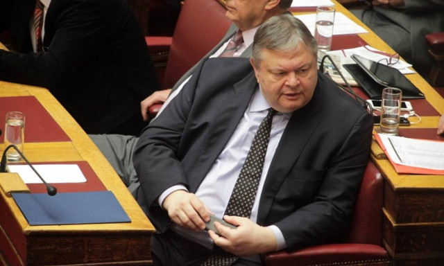 Μαξίμου: Ο Βενιζέλος έχει «μαύρα μεσάνυχτα»