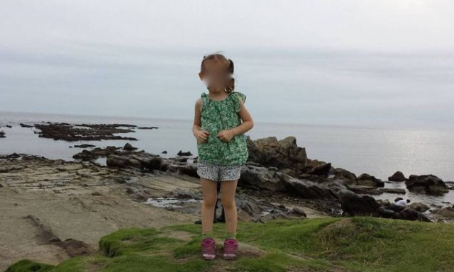 Υπάρχει φάντασμα πίσω από το κοριτσάκι; (Photos)