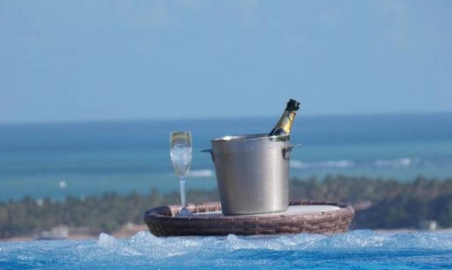 Ρίξτε τις σαμπάνιες σας στη θάλασσα