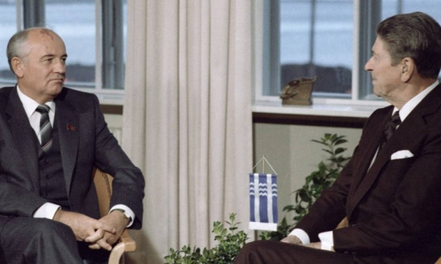 Ο Ρίγκαν ήθελε συμμαχία με τον Γκορμπατσόφ κατά των... εξωγήινων