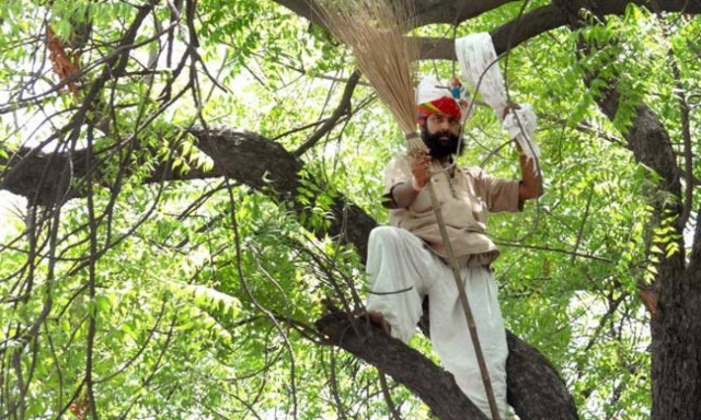 Νέο Δελχί: Αγρότης απαγχονίστηκε κατά τη διάρκεια διαδήλωσης