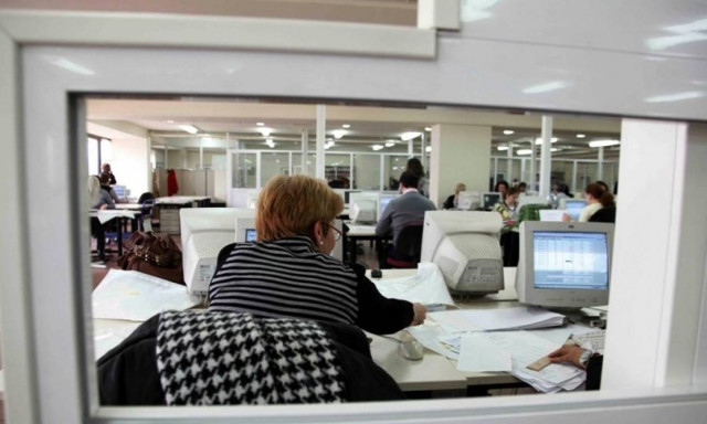 Δεν μπορούμε να μαζέψουμε τα λεφτά!