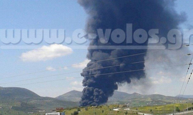 Ένας νεκρός κι ένας βαριά τραυματισμένος από την έκρηξη σε εργοστάσιο του Βόλου