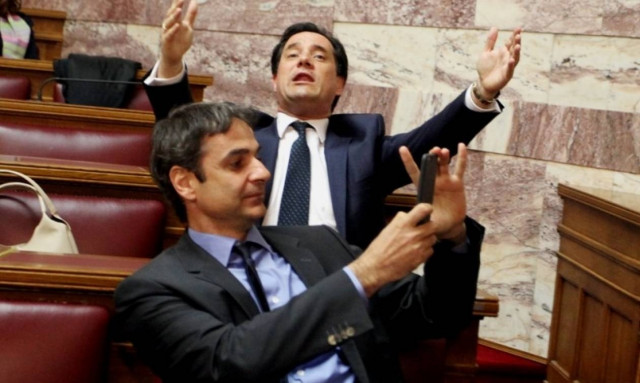 Θέατρο σκιών: Ο Άδωνις ουρλιάζει κι ο Μητσοτάκης βγάζει selfie