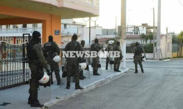 Δέκα συλλήψεις στο Ζεφύρι μετά από αστυνομική επιχείρηση