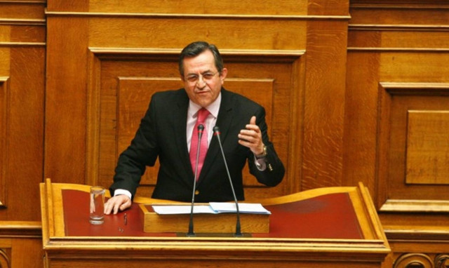 Νικολόπουλος: Γιατί οι καναλάρχες έκοψαν τον Παππά, οέο;