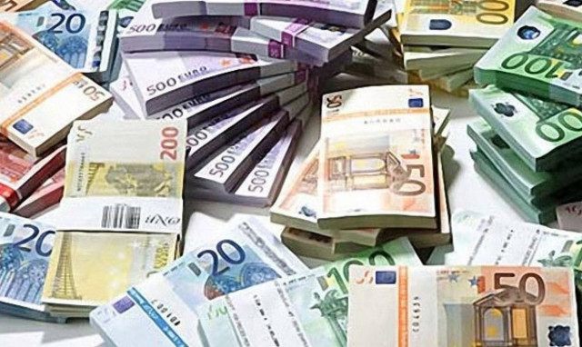 Ανοδικά το ευρώ, εν μέσω ενδείξεων ότι η Ελλάδα μπορεί να τα καταφέρει