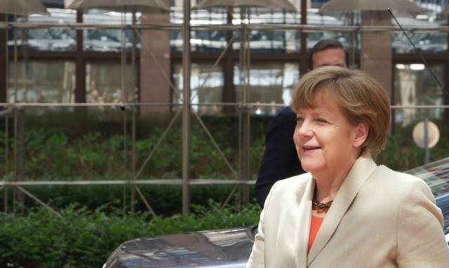 Μέρκελ: Θα κάνουμε τα πάντα για να παραμείνει η Ελλάδα στο ευρώ