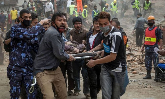 Νεπάλ: Συγκλονιστικά βίντεο από την ώρα του φονικού σεισμού!