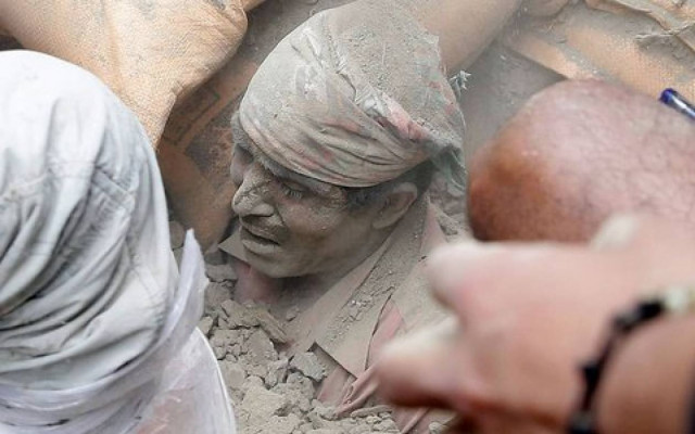 Νεπάλ: Ξεπέρασαν τους 100 οι νεκροί από τον σεισμό των 7,9R (photos&videos)