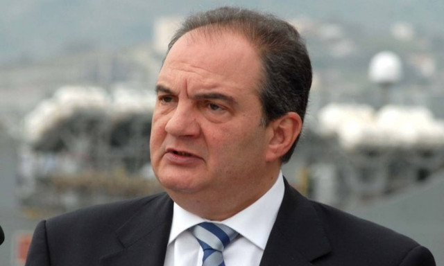 To φέιγ βολάν για Καραμανλή που έπεσε στην Πάτρα (photo)