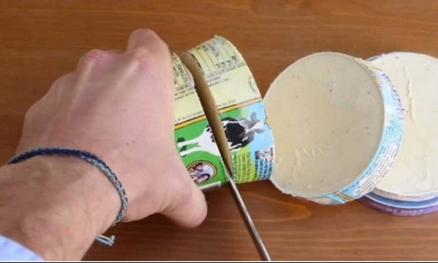 Έκοψε σε φέτες το κουτί με το παγωτό! Δείτε τον απίθανο λόγο! (video)