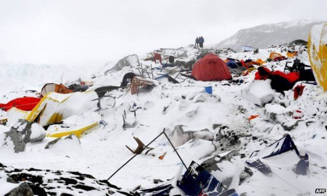 Νεπάλ: Συγκλονίζουν οι μαρτυρίες των επιζώντων της χιονοστιβάδας στο Έβερεστ