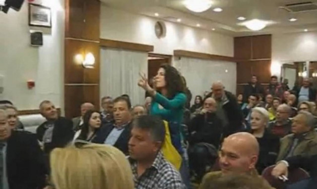 Κως: Η νεαρή που έβαλε στη θέση του τον... σωτήρα Άδωνι! (video)