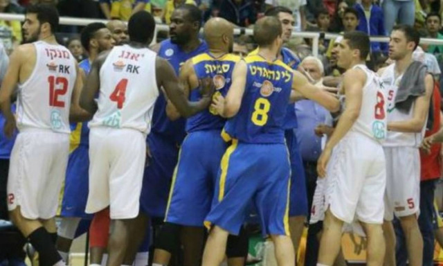 «Ξάπλωσε» με διπλή αγκωνιά τον αντίπαλο του ο Σχορτσιανίτης (Video)