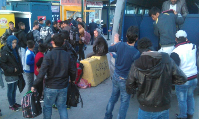 Λέσβος: Εκατοντάδες μετανάστες στο νησί με το πρώτο φως της ημέρας (vid)