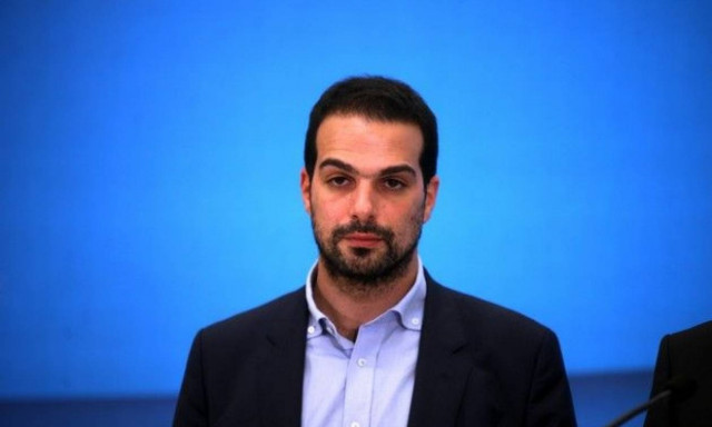 Σακελλαρίδης: Η κυβέρνηση στηρίζει τον Βαρουφάκη στις επιθέσεις που δέχεται