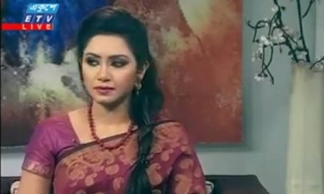 Βίντεο: «Πάγωσαν» μέσα στα τηλεοπτικά στούντιο τη στιγμή του σεισμού