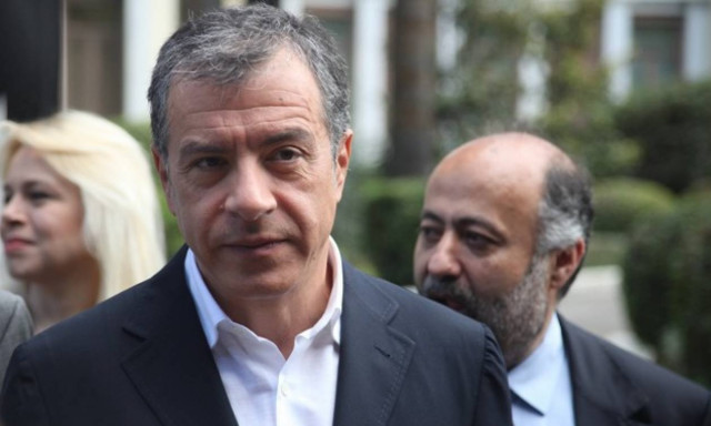 Θεοδωράκης: Η κοινωνία και η οικονομία είναι εκτός ορίων