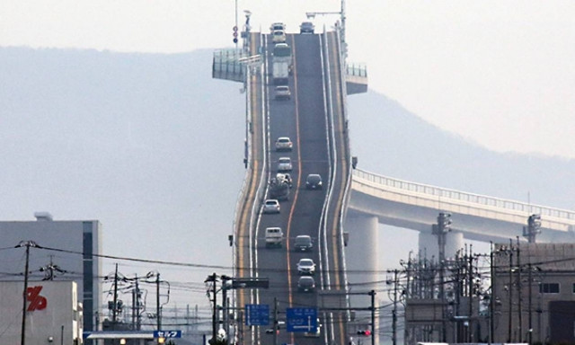 Η πιο απότομη γέφυρα της Ιαπωνίας (photos)