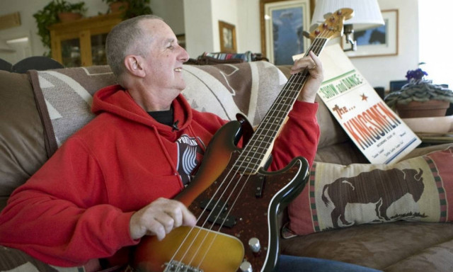 Πέθανε ο τραγουδιστής των Kingsmen Τζακ Έλι (video)