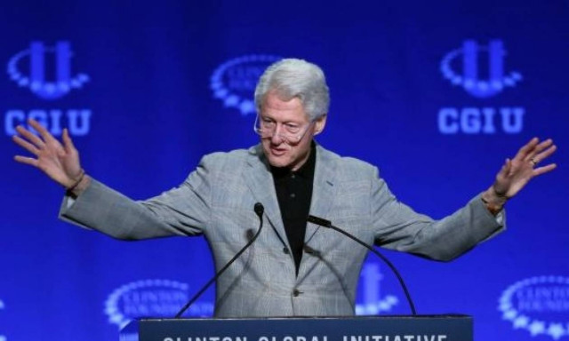 Αναγκαστική προσγείωση για το αεροπλάνο στο οποίο επέβαινε ο Μπιλ Κλίντον