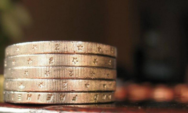 Εργατική Πρωτομαγιά: Πρωταθλήτρια η Ελλάδα στις περικοπές μισθών