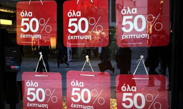 Αρχίζουν οι ενδιάμεσες εκπτώσεις- Ανοιχτά την Κυριακή 3 Μαΐου τα καταστήματα
