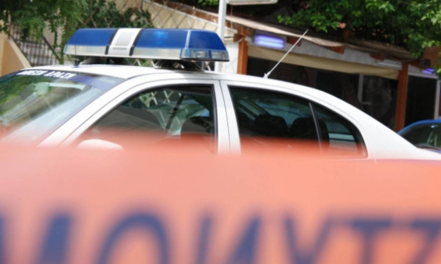 Σοκ: Μαχαίρωσαν γυναίκα στη Βάρη – Βρέθηκε νεκρή στη μέση του δρόμου