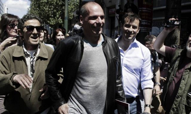 Ο άστεγος, ο Βαρουφάκης και η κίνηση ανθρωπιάς