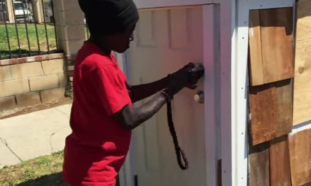 Έφτιαξε σε άστεγη το μικρό της «βασίλειο»