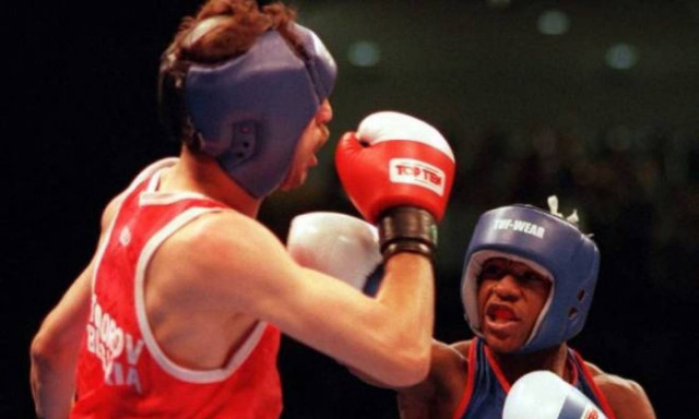 Ο άνθρωπος που «λύγισε» τον Floyd Mayweather (photos&videos)