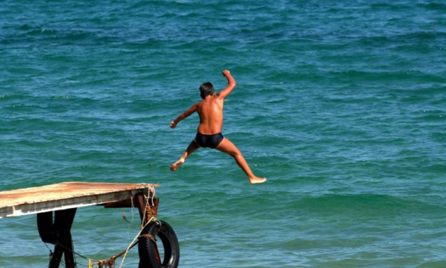 Καιρός: Ήρθε το πρώτο καλοκαιρινό Σαββατοκύριακο