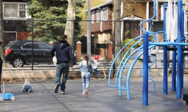 Πόσο εύκολα μπορεί κάποιος να απαγάγει ένα παιδί; Η απάντηση σοκάρει! (vid)