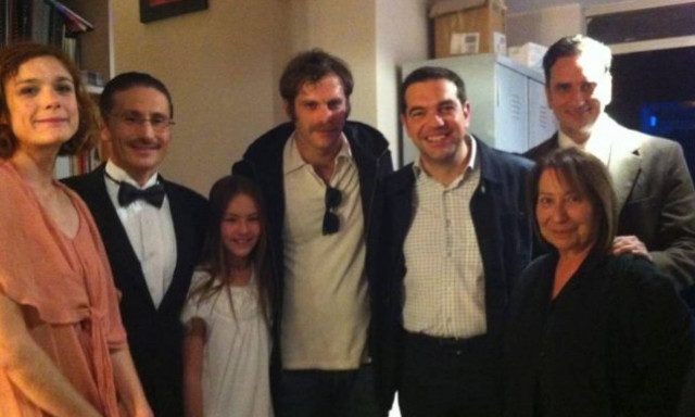 Στο θέατρο ο Αλέξης Τσίπρας μαζί με τη σύζυγό του (pics)