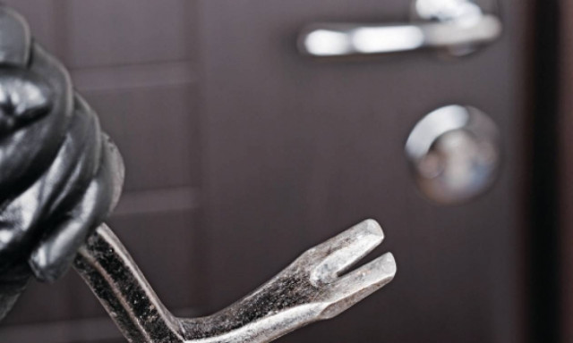 Λάρισα: Εισέβαλαν ένοπλοι σε σπίτι ηλικιωμένων