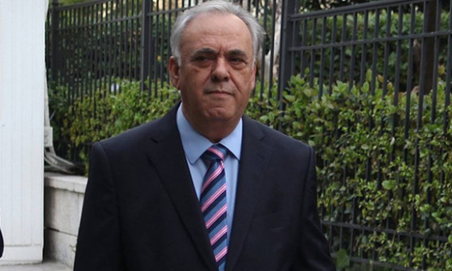 Στο Μαξίμου ο Δραγασάκης