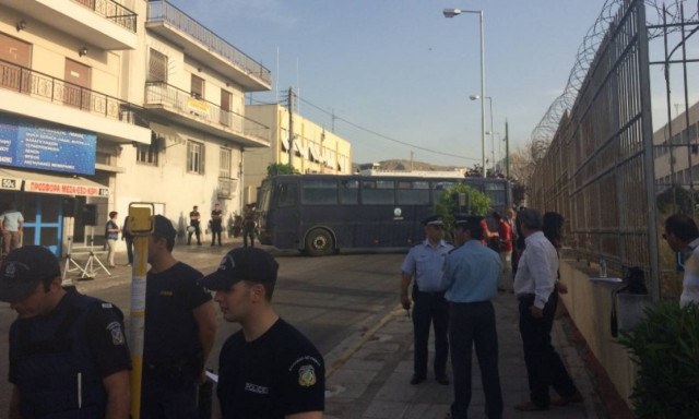 Συγκεντρώσεις έξω από τις φυλακές Κορυδαλλού για τη δίκη της Χρυσής Αυγής (Photos-Video)